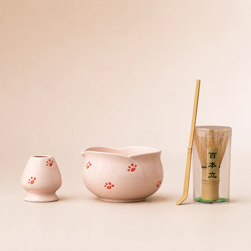 Kit matcha Amai pattes de chat - bol verseur rose pâle avec support assorti et chasen