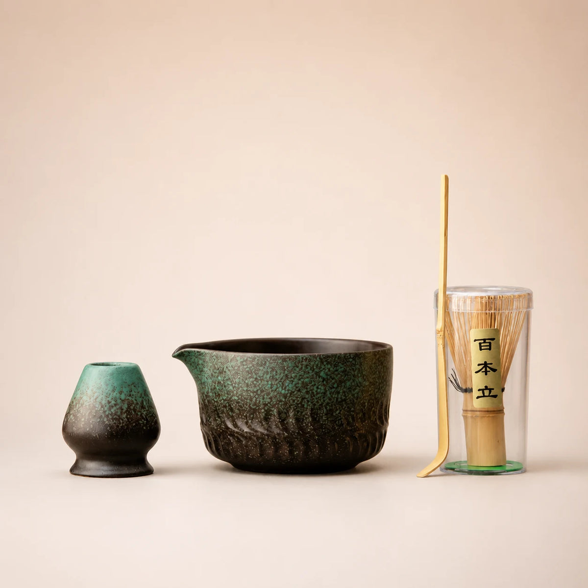 Kit matcha Genpu vert ancien - bol verseur moucheté avec support assorti et chasen