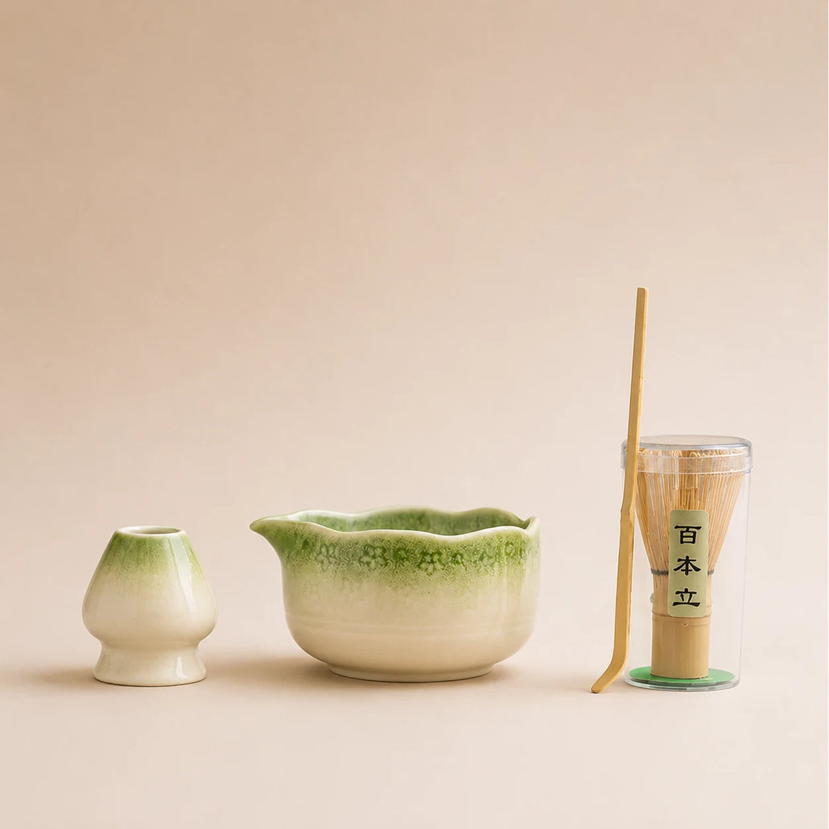 Kit matcha Komorebi vert dégradé - bol verseur ondulé à relief floral avec chasen