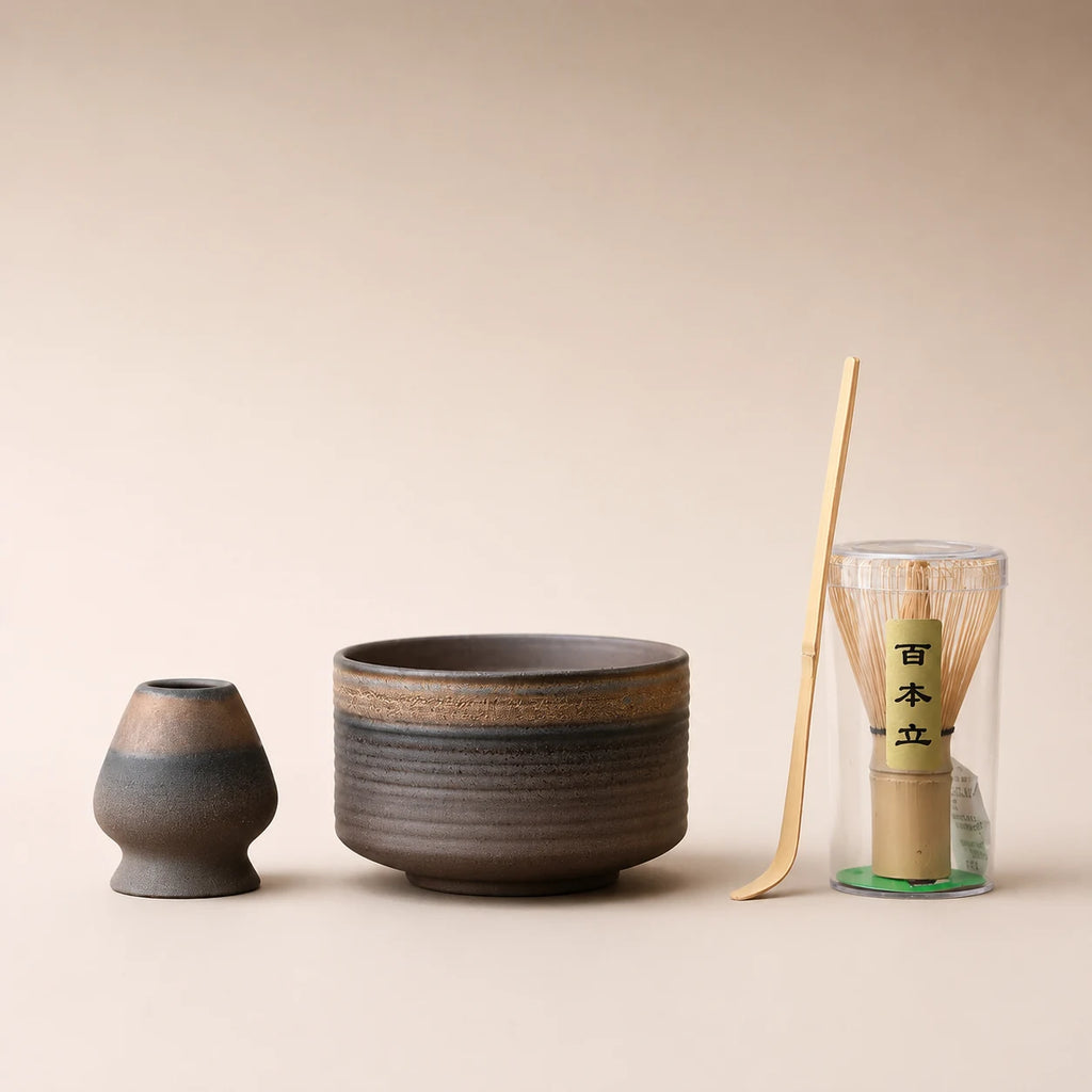 Kit matcha Kurogane forme droite - bol sombre à glaçure fer avec support assorti