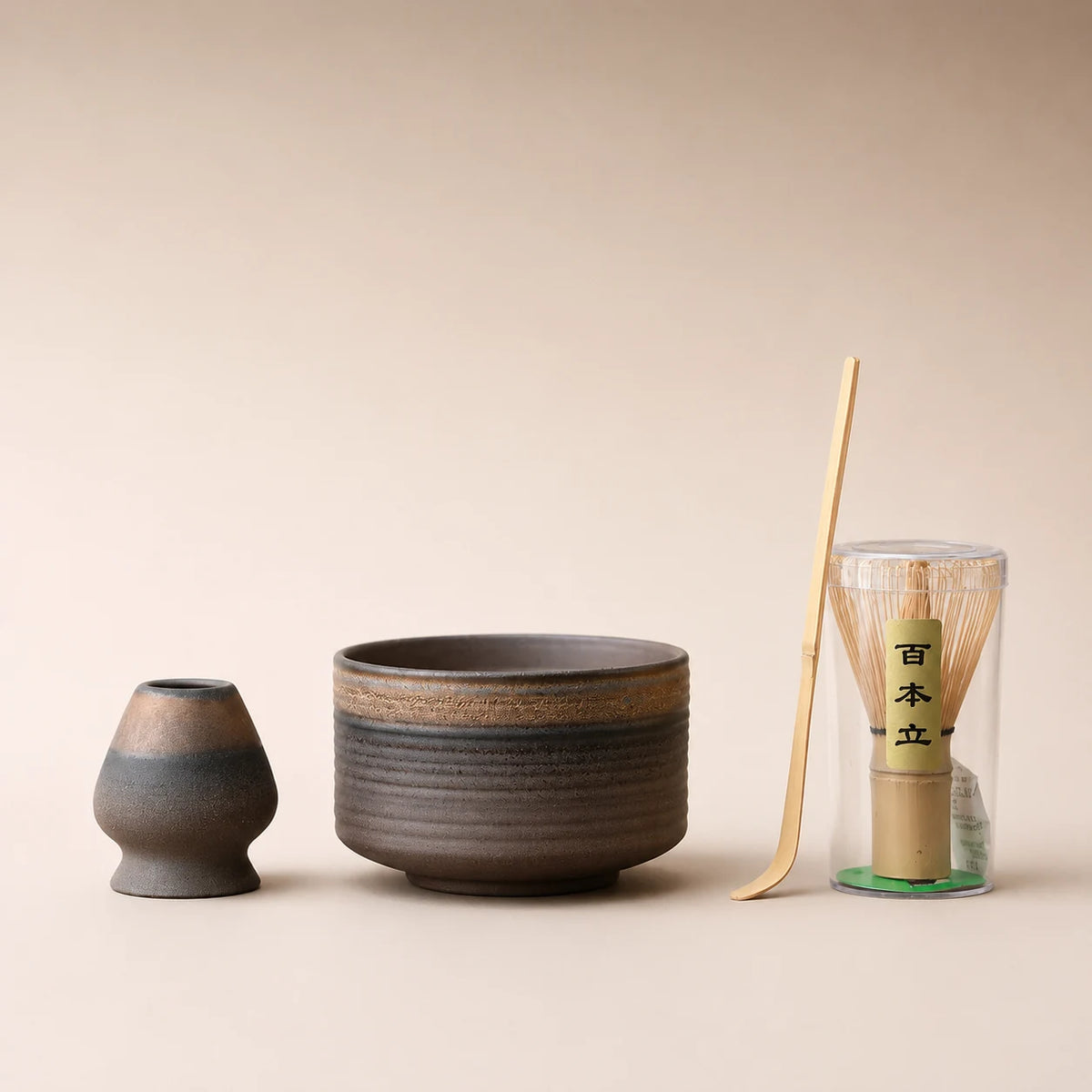 Kit matcha Kurogane forme droite - bol sombre à glaçure fer avec support assorti