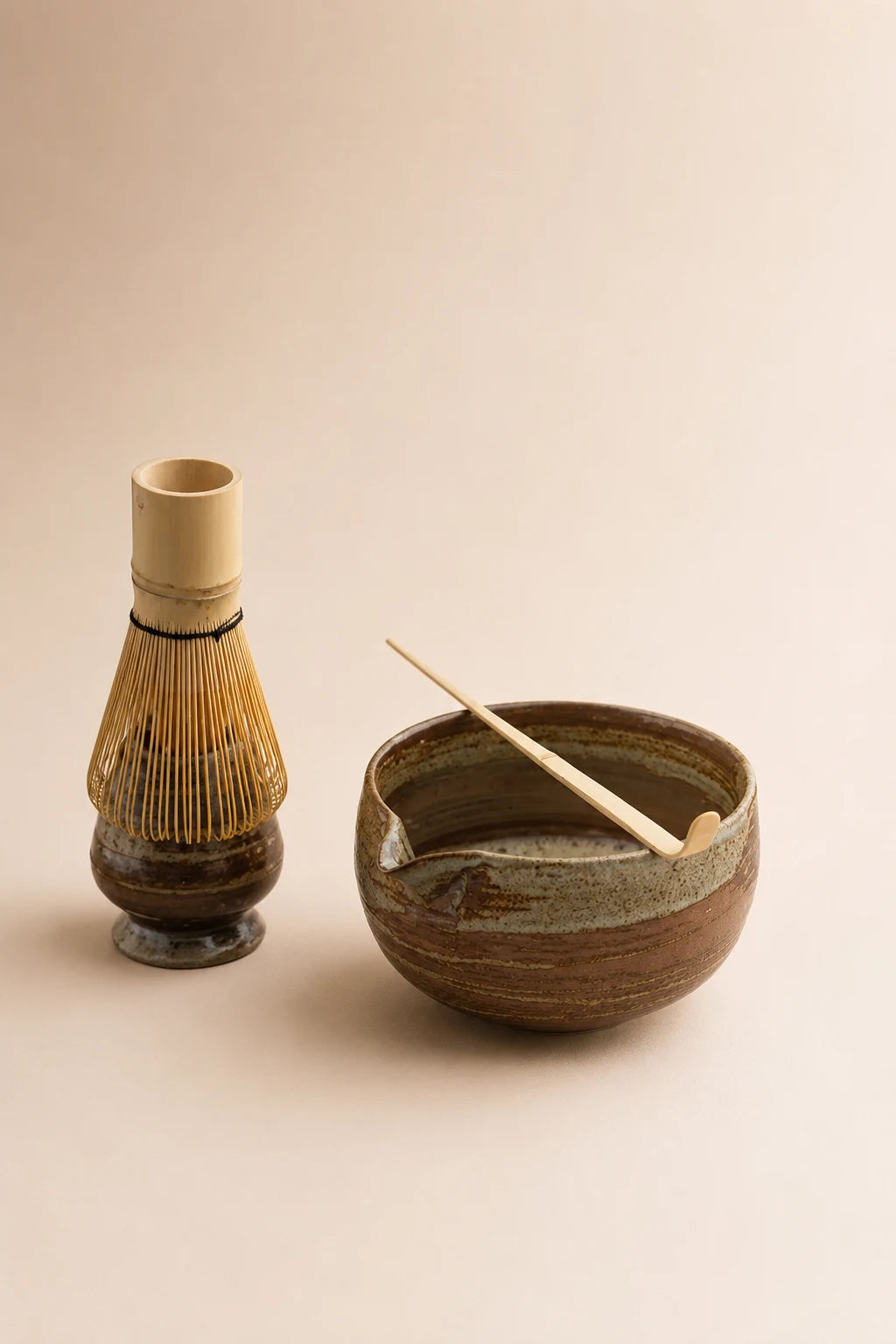 Kit matcha Nagare brun ambré avec bol verseur, chasen et chashaku