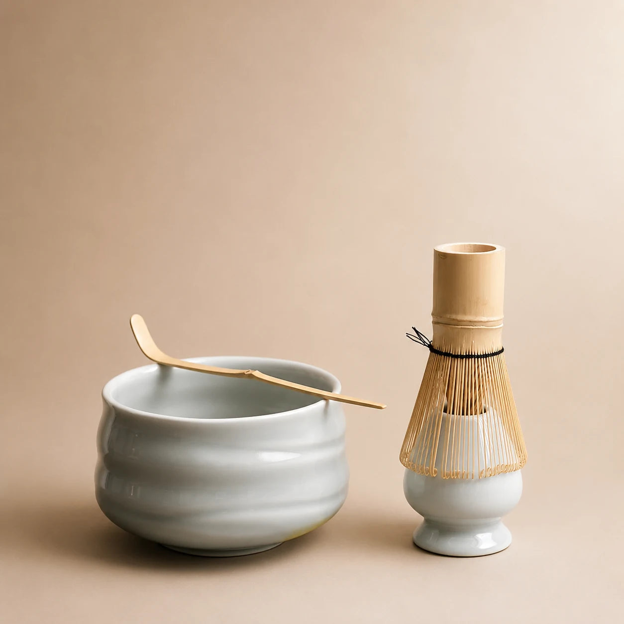 Kit matcha Rasen gris glace - bol verseur ondulé en céramique de Dehua avec chasen