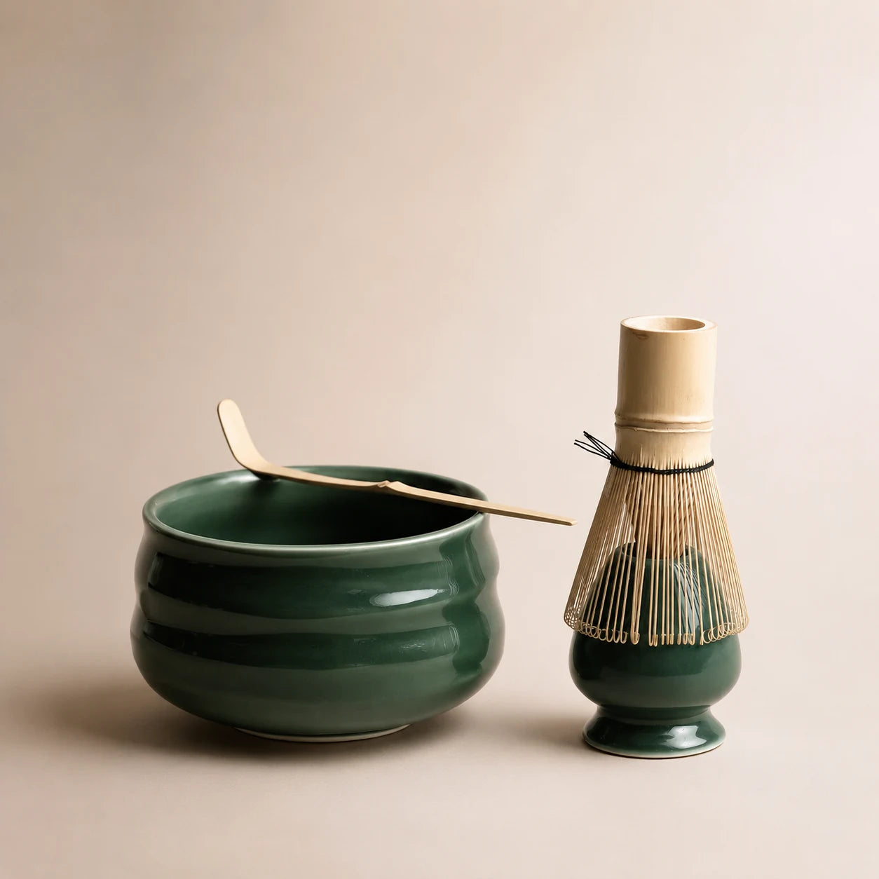 Kit matcha Rasen vert bambou - bol verseur ondulé en céramique de Dehua avec chasen