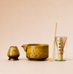 Kit matcha Ryusai jaune ambré - bol verseur craquelé avec support assorti