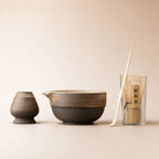 Kit matcha Sosogu brun blanc strié avec bol verseur, chasen et chashaku