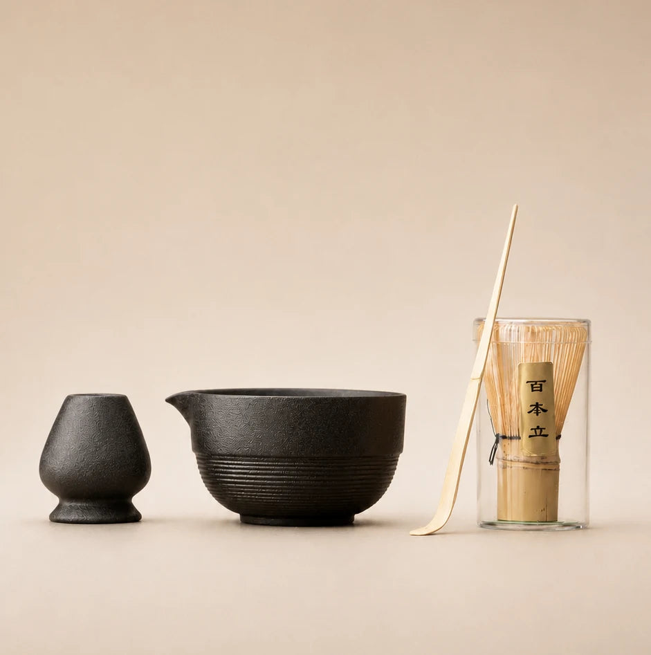 Kit matcha Sosogu noir zen - bol verseur en céramique avec support assorti