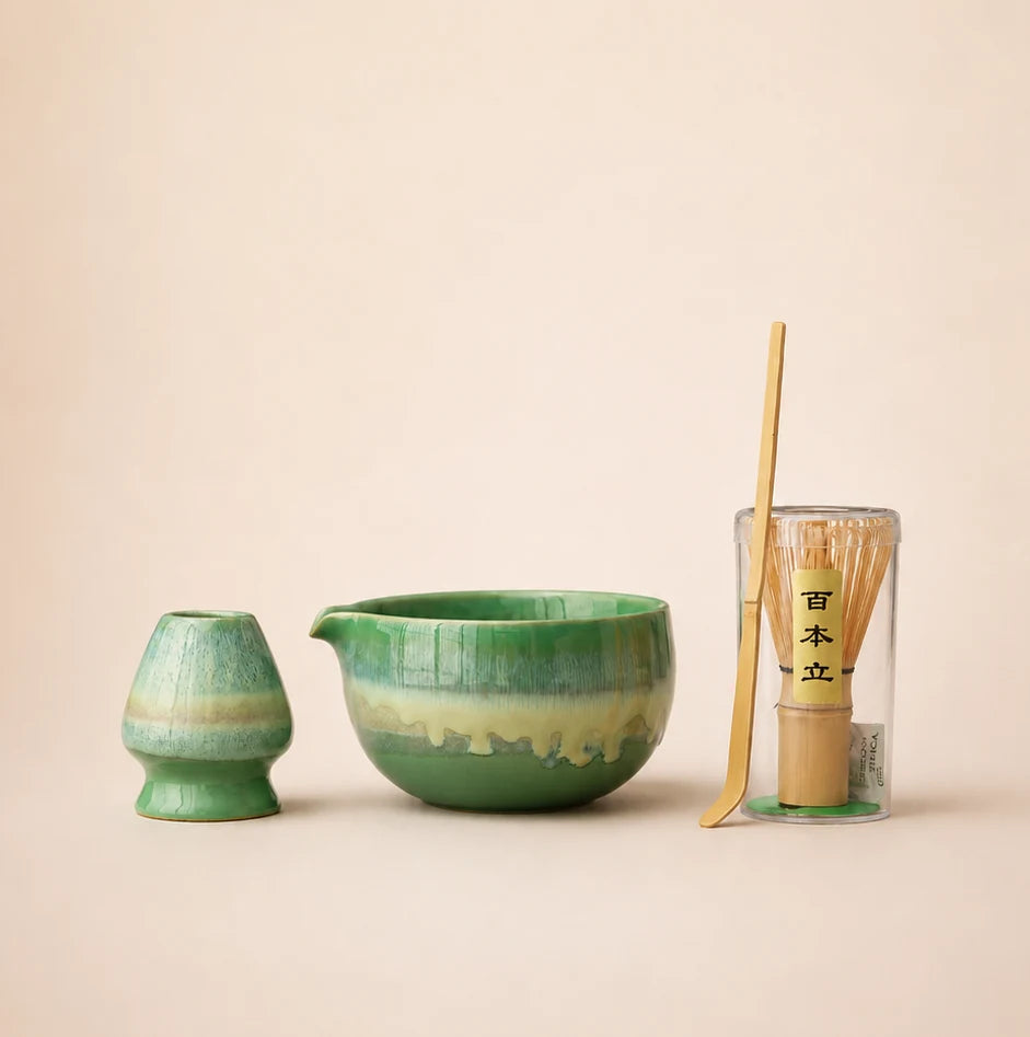 Kit matcha Yohen vert céladon - bol verseur à glaçure changeante avec support assorti
